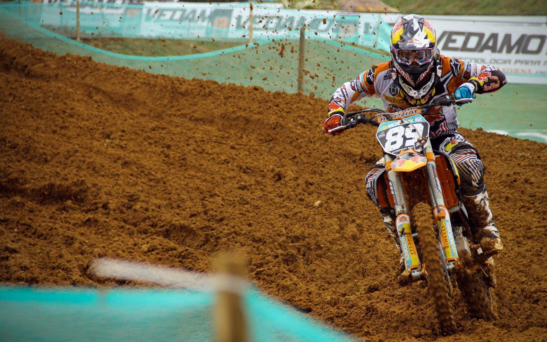 记者谈蒯纪闻,他在场上的功能,不仅仅局限于破门得分